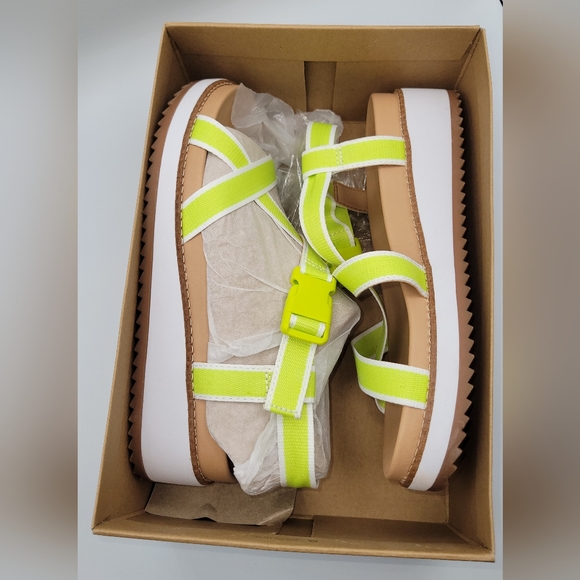 Lucky Brand Wedge Sandal - Picture 3 of 6